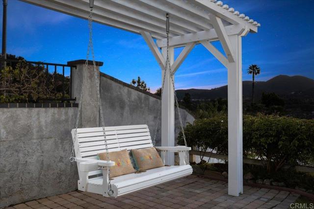 962 Chardonney Way, Escondido CA: https://media.crmls.org/mediaz/1b908433-307a-43aa-aee5-c77ca1e975f2.jpg