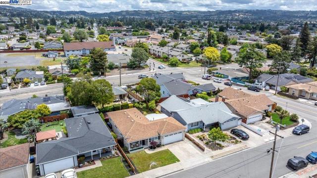 19678 Bernal Street, Castro Valley CA: https://media.crmls.org/mediaz/1b909df1-de35-4ac8-8f85-5898c50a3014.jpg