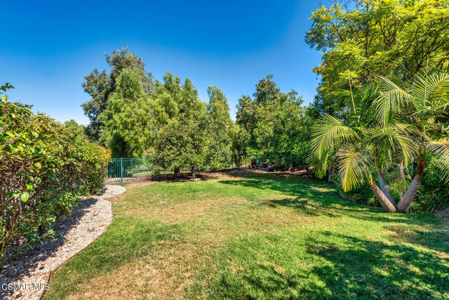 213 Heath Meadow Court, Simi Valley CA: https://media.crmls.org/mediaz/1b90ffdb-5c2e-4613-a763-63e58d37cc3d.jpg