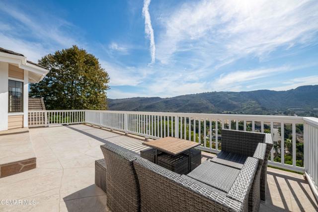 11300 Highridge Court, Camarillo CA: https://media.crmls.org/mediaz/1b91010b-3cf1-4768-b309-643e996bc2aa.jpg