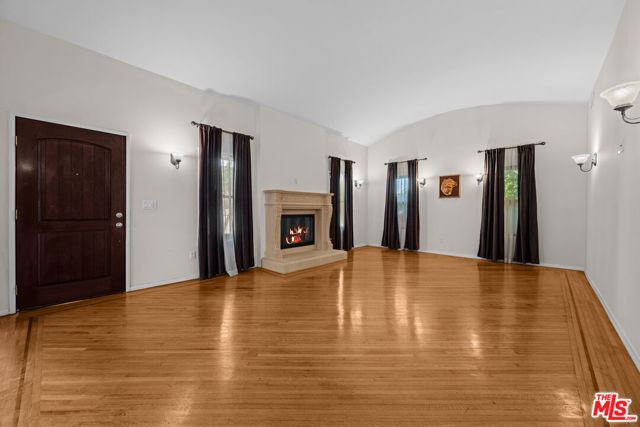1147 S Point View Street, Los Angeles CA: https://media.crmls.org/mediaz/1b9199d8-5bef-4bbc-9533-e219ad09b336.jpg