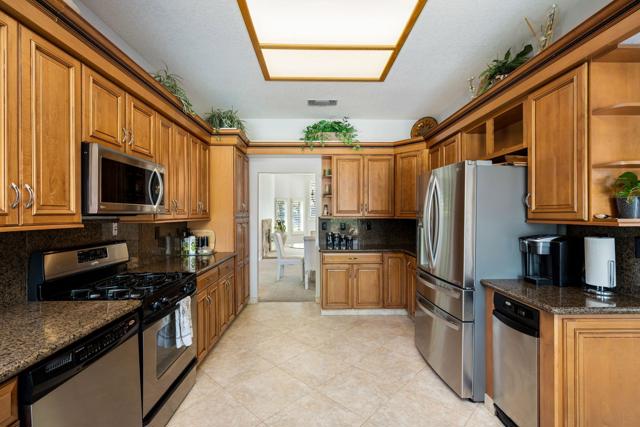 Image 16 of 50 For 370 Links Drive