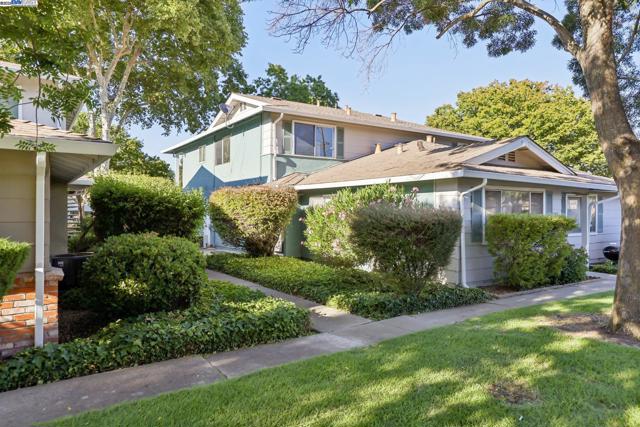 1042 Mohr Ln, Concord CA: https://media.crmls.org/mediaz/1b934233-1b0a-4dba-b0bf-ed0fa5046459.jpg