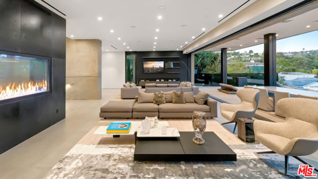 1140 Summit Drive, Beverly Hills CA: https://media.crmls.org/mediaz/1b9413c9-42f8-45aa-96ec-e00db2f34dd6.jpg
