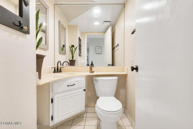 8235 Mason Avenue, Winnetka CA: https://media.crmls.org/mediaz/1b948292-8761-46fa-966a-3b80862f2e82.jpg