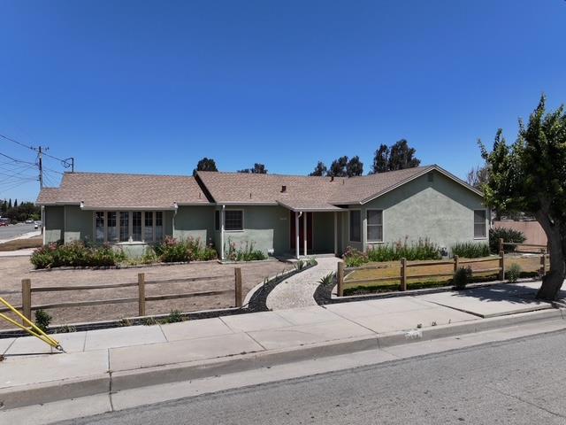 434 Oak Avenue, Greenfield CA: https://media.crmls.org/mediaz/1b94e3c5-6bbc-4e6e-89b1-f1d7c3996fe3.jpg