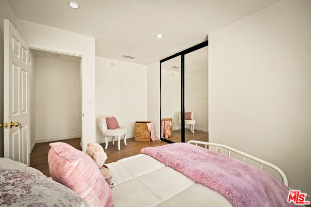 6251 Alcove Avenue photo 30