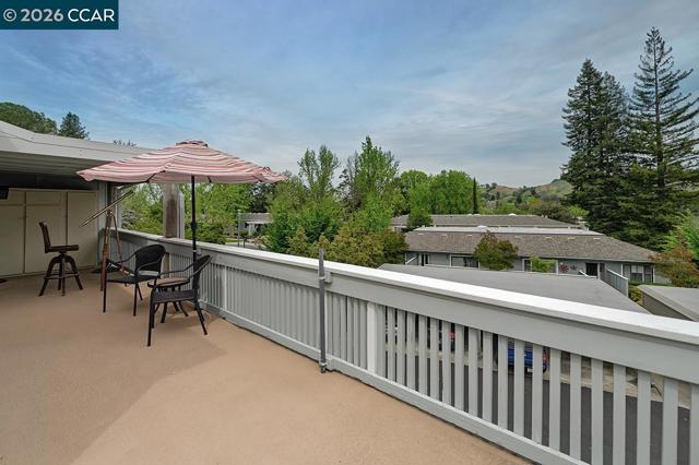 1301 Leisure Ln, Walnut Creek CA: https://media.crmls.org/mediaz/1b958485-a27b-4927-a493-7cce319bac59.jpg