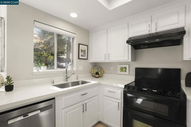 4701 Terra Granada Dr, Walnut Creek CA: https://media.crmls.org/mediaz/1b95a331-8842-4c71-abe0-b74052959d25.jpg