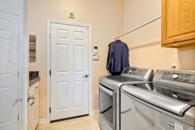 2682 Dundee Glen, Escondido CA: https://media.crmls.org/mediaz/1b95cadd-d214-4ed0-83e5-2033e9acfcbb.jpg