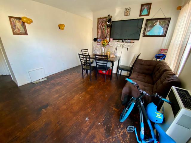 1507 E 15th Street, Oakland CA: https://media.crmls.org/mediaz/1b95e16c-84cf-4729-86a9-210d8d383043.jpg
