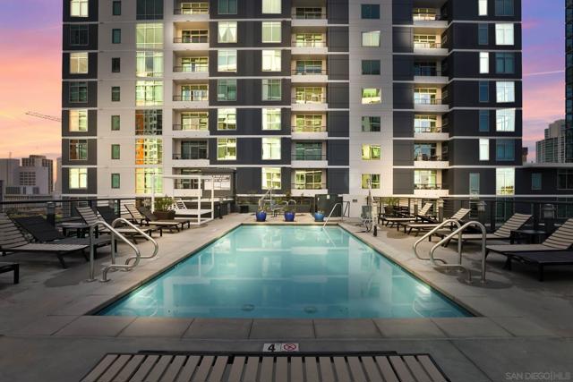 425 W Beech St, San Diego CA: https://media.crmls.org/mediaz/1b962147-10ec-4303-9c55-f50aa37ea556.jpg