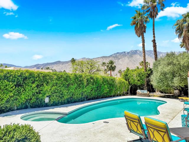 1385 E Via Escuela, Palm Springs CA: https://media.crmls.org/mediaz/1b96426c-2abf-493f-b357-e2cf4a008508.jpg