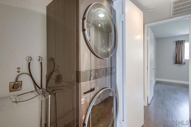 5025 Collwood Way, San Diego CA: https://media.crmls.org/mediaz/1b96755b-4a13-4652-b101-9838283f1743.jpg