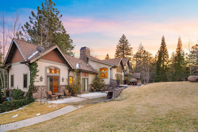 32310 Hummingbird Court, Running Springs CA: https://media.crmls.org/mediaz/1b9675cb-509d-4e34-8fb6-65d5447fdf25.jpg