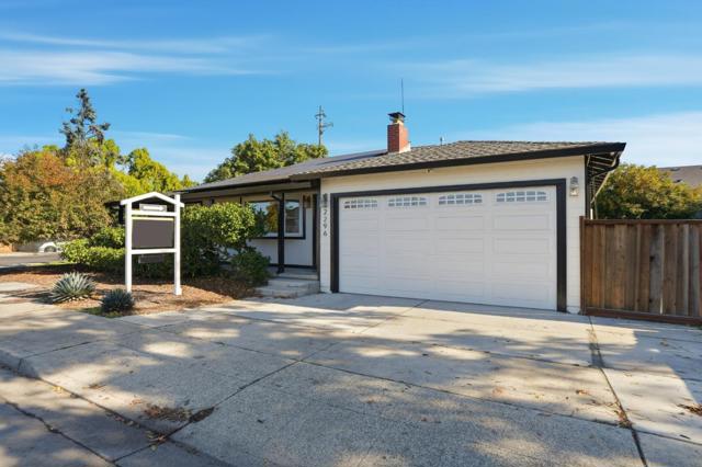 2296 Pulgas Avenue, East Palo Alto CA: https://media.crmls.org/mediaz/1b96d40a-a5ff-4027-a6a5-ea3d85bdb3ea.jpg