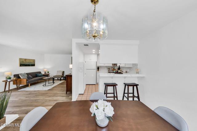 224 Oakleaf Drive, Thousand Oaks CA: https://media.crmls.org/mediaz/1b973779-e5c0-443c-9fcc-3cd41842ffa6.jpg