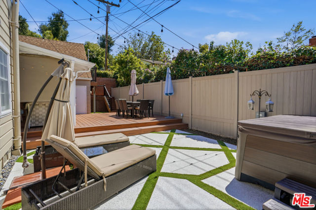 1816 Rosita Drive, Glendale CA: https://media.crmls.org/mediaz/1b974de1-520d-4ff9-bf89-c0b5adefc337.jpg