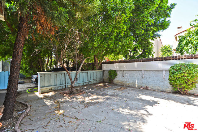 18989 GAULT Street photo 8