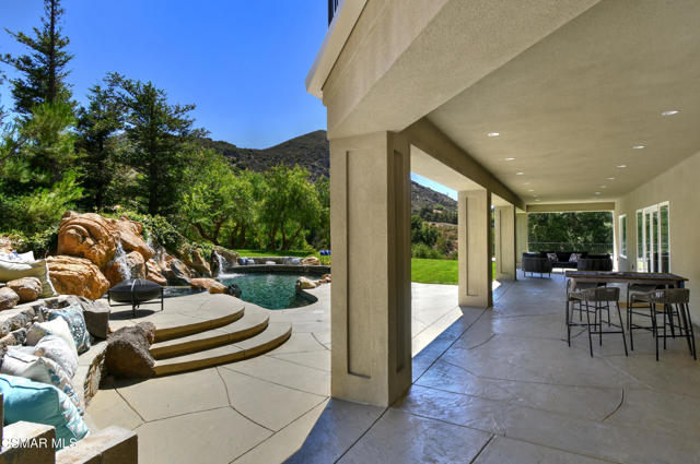 29677 Mulholland Highway, Agoura Hills CA: https://media.crmls.org/mediaz/1b97ce0e-225a-40b7-8fc5-ea68be3056e9.jpg