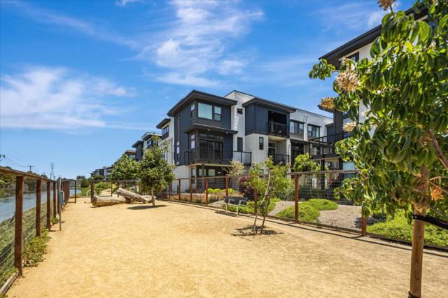 112 Waters Park Circle, San Mateo CA: https://media.crmls.org/mediaz/1b9892e2-1a91-4b2f-9b5f-cb393a7e8fb2.jpg
