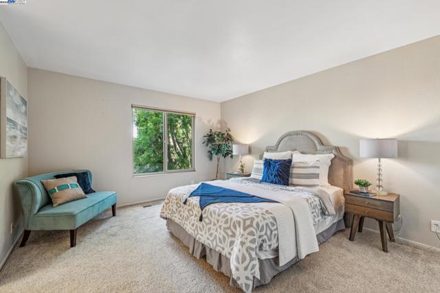 1030 Melrose Ave, Alameda CA: https://media.crmls.org/mediaz/1b98a3b4-057b-488c-8a88-8dc22fd157ed.jpg
