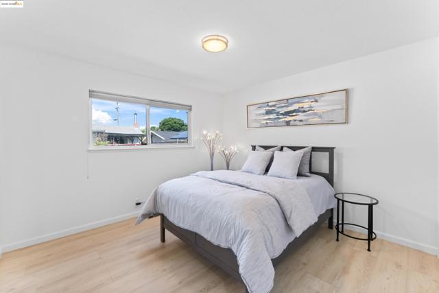 2305 Marlin Court, Pinole CA: https://media.crmls.org/mediaz/1b98c71a-1bdf-40ec-a99c-aff6ba49b106.jpg