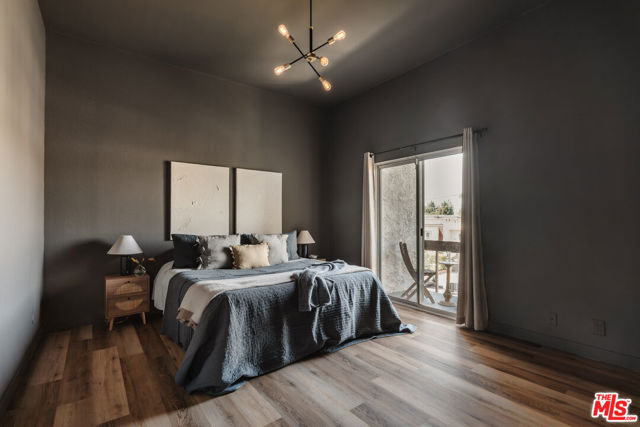 18348 Collins Street, Tarzana CA: https://media.crmls.org/mediaz/1b993790-03bc-43cd-8cc2-327decb2f5d1.jpg