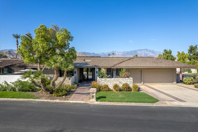 12 Whittier Court, Rancho Mirage CA: https://media.crmls.org/mediaz/1b993ba5-e886-4d65-888d-02e02a0844fc.jpg