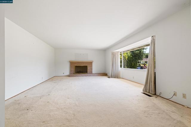 18 Garden Estates Ct, Alamo CA: https://media.crmls.org/mediaz/1b9982db-d198-4763-8773-95e121738069.jpg