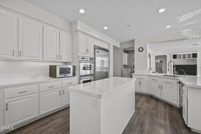 2012 Keltic Lodge Drive, Oxnard CA: https://media.crmls.org/mediaz/1b99bbe5-5227-4a1d-967e-8f7ec3df11bf.jpg