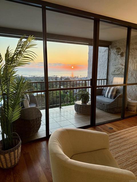 2500 Torrey Pines Rd, La Jolla CA: https://media.crmls.org/mediaz/1b99c7ba-a4eb-4a22-8bd6-b5c298246b5c.jpg
