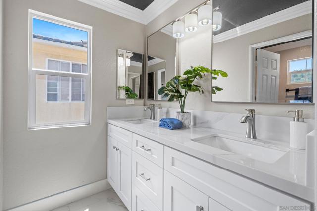 366 Plaza Paraiso, Chula Vista CA: https://media.crmls.org/mediaz/1b99dec0-fdcf-43d4-b101-23bdee08b768.jpg