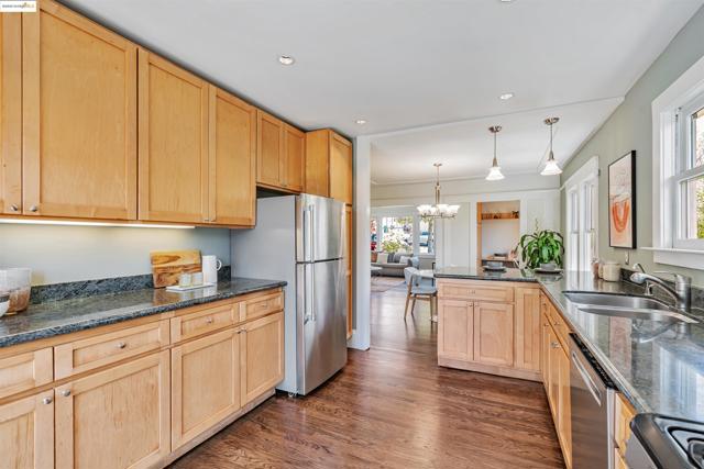 906 Carmel Ave, Albany CA: https://media.crmls.org/mediaz/1b9a019e-7f71-4e5c-ae6c-ece5cddbc2c7.jpg