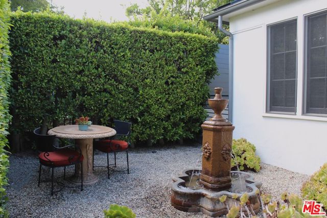 4311 Finley Avenue, Los Angeles CA: https://media.crmls.org/mediaz/1b9a5925-d3bf-4d0a-a5eb-35f7b10d503e.jpg