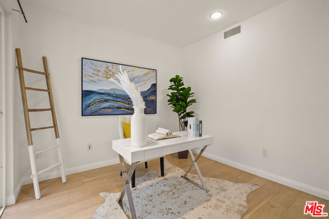 6020 Seabluff Drive, Playa Vista, California 90094, 2 Bedrooms Bedrooms, ,2 BathroomsBathrooms,Condominium,For Sale,Seabluff,24397327