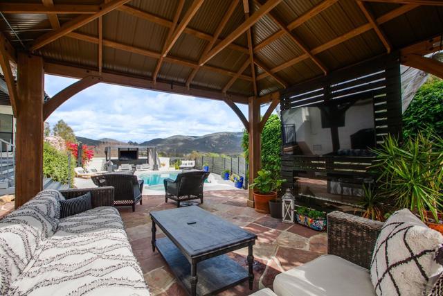 19950 Elfin Forest Ln, Escondido CA: https://media.crmls.org/mediaz/1b9aca7f-4257-4518-96a8-812dda9c3adc.jpg