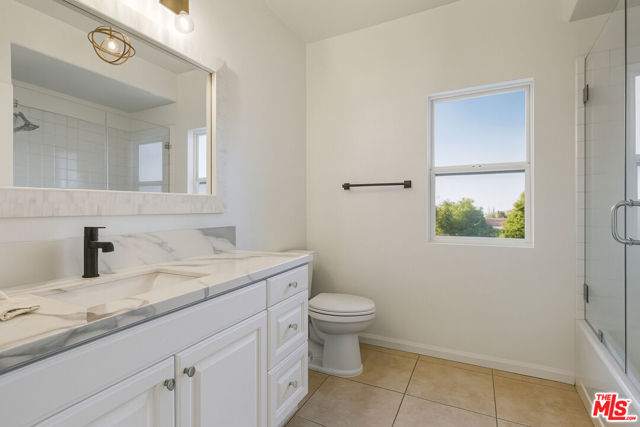 3401 S Bentley Avenue, Los Angeles CA: https://media.crmls.org/mediaz/1b9ae5d3-cdc2-4e28-a437-ea528251e217.jpg