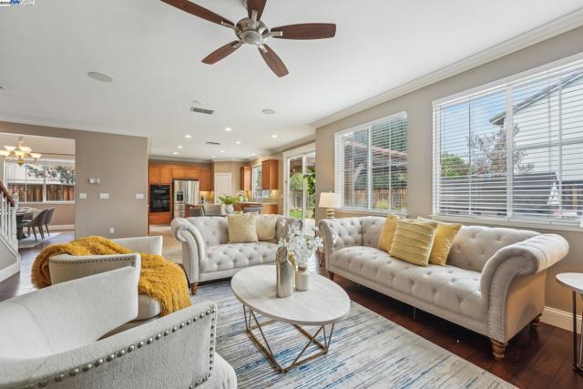 632 S Comunidad Street, Mountain House CA: https://media.crmls.org/mediaz/1b9b0f8b-968f-40a8-aa57-f6db6617a172.jpg