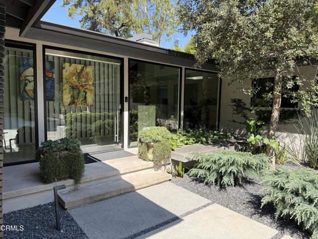 1240 Chateau Road, Pasadena CA: https://media.crmls.org/mediaz/1b9b7278-3b3a-4fd3-92c7-713f4f56183e.jpg