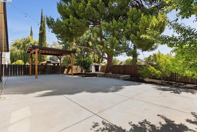 310 S Central Ave, Tracy CA: https://media.crmls.org/mediaz/1b9b90cc-f2d1-4118-b92c-47a7adb1f406.jpg