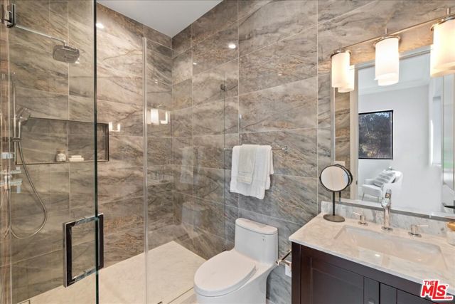 4351 Vanalden Avenue, Tarzana CA: https://media.crmls.org/mediaz/1b9becf3-8941-4a01-956a-5ec81aab9a2f.jpg