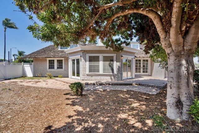1312 3Rd St, Coronado CA: https://media.crmls.org/mediaz/1b9c5b43-e6cb-40dc-ba7c-22ac1c882e1b.jpg