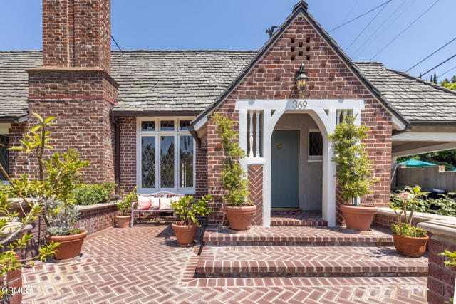 Detail Gallery Image 4 of 36 For 369 W Kenneth Rd, Glendale,  CA 91202 - 4 Beds | 2/1 Baths