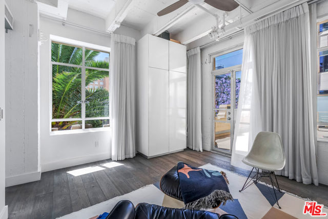6253 Hollywood Boulevard, Los Angeles CA: https://media.crmls.org/mediaz/1b9c70f1-fadb-488d-a210-d09d30df1cea.jpg