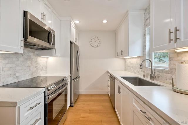1174 Locust St, San Diego CA: https://media.crmls.org/mediaz/1b9ca8cc-2c95-4899-945f-21983b74053f.jpg