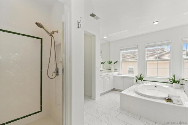 616 Marlin Ln, Carlsbad CA: https://media.crmls.org/mediaz/1b9ca9a1-2173-483b-bdcb-5c3a45ef84ab.jpg