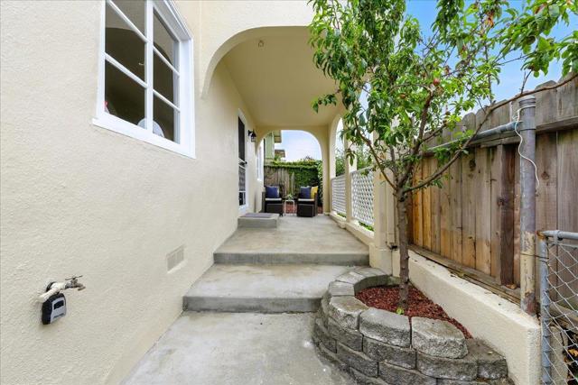 5555 Carlton Street, Oakland CA: https://media.crmls.org/mediaz/1b9cb05c-369b-4a66-8f19-bf4ca8554fcf.jpg