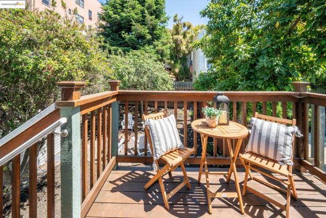 3116 Harrison St, Oakland CA: https://media.crmls.org/mediaz/1b9cb258-96d0-4f4b-96dc-0c6cc0b299cc.jpg