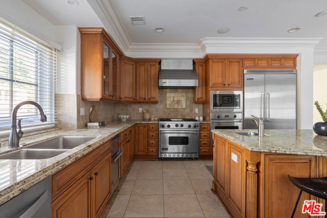 3697 Benedict Canyon Lane, Sherman Oaks CA: https://media.crmls.org/mediaz/1b9cd312-6adc-47ea-acf3-79ff1d747595.jpg